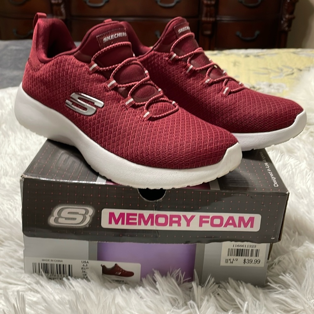 Sketchers Sport Memory Foam size 6.5 in excellent condition